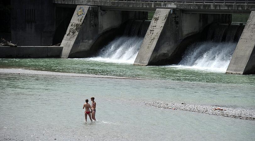 Sommerfrische mitten in München &ndash; vor den Staustufen am Kabelsteg