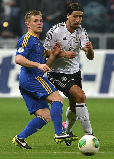 SAMI KHEDIRA: NOTE 3.
Unauffälliger als Nebenmann Schweinsteiger. Sein Schuss in der 72. war eher ein Schüsschen.