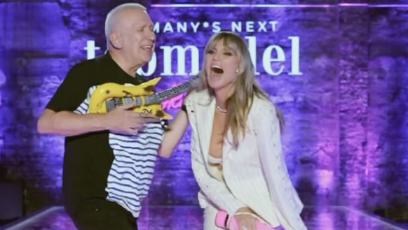 Hatten Spaß beim Kahlschlag: Designer Jean Paul Gaultier (71) und Heidi Klum (50) Hatten Spaß beim Kahlschlag: Designer Jean Paul Gaultier (71) und Heidi Klum (50)