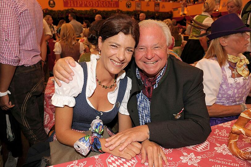 Samstag im Hippodrom: Starkoch Eckart Witzigmann und seine Freundin Nicki Schnelldorfer in traditioneller Tracht.