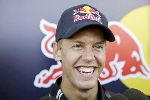Sebastian Vettel bleibt mindestens bis 2011 bei Red Bull.