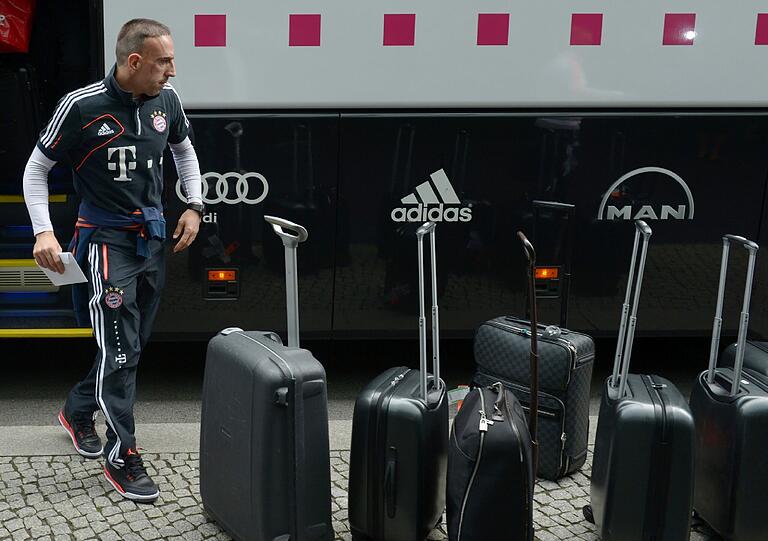 Berlin! Berlin! Der FC Bayern ist am Regent Hotel angekommen. Die Bilder