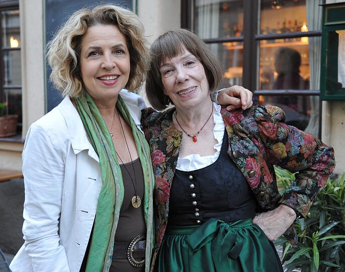 Die Schauspielerin Heide Ackermann (r.) mit Michaela May.