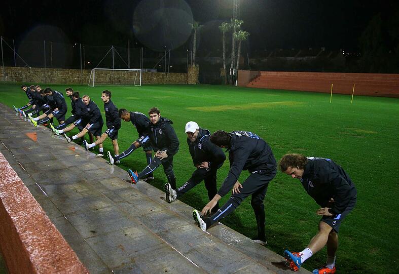 Laufen und kicken an der Sonnenküste in Marbella: Die erste Trainingseinheit der Löwen in Spanien.