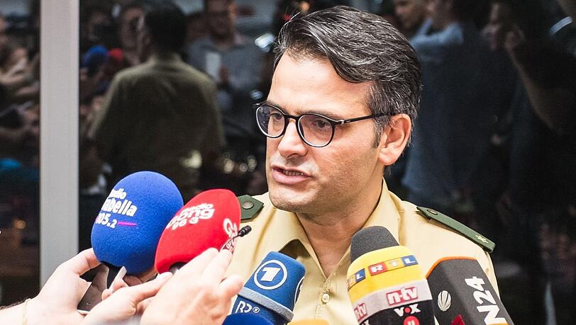 Ein Jahr nach der Münchner Amok-Nacht am OEZ: Das sagt Polizeisprecher, Marcus da Gloria Martins, über die Auswirkungen der Terrornacht. Ein Jahr nach der Münchner Amok-Nacht am OEZ: Das sagt Polizeisprecher, Marcus da Gloria Martins, über die Auswirkungen der Terrornacht.