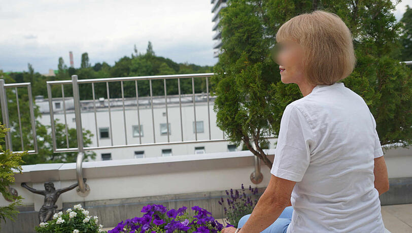 Irene B. will aus Angst vor dem Schläger nicht erkannt werden. Sie erholt sich noch immer von den Folgen der brutalen Attacke in einer U-Bahn der Linie U4. Irene B. will aus Angst vor dem Schläger nicht erkannt werden. Sie erholt sich noch immer von den Folgen der brutalen Attacke in einer U-Bahn der Linie U4.