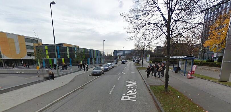 An der Riesstraße wird gebaut. Deshalb muss die Bus-Linie ausweichen.
