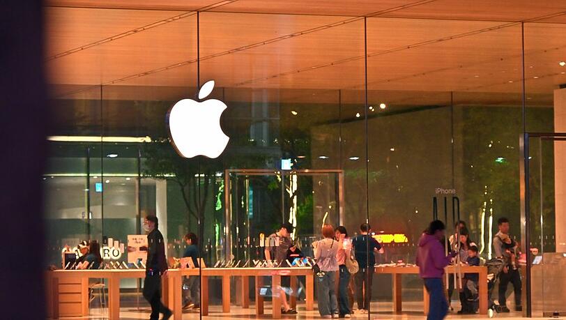 Möglicherweise stehen ab Herbst in Apple-Stores faltbare iPhones. Möglicherweise stehen ab Herbst in Apple-Stores faltbare iPhones.