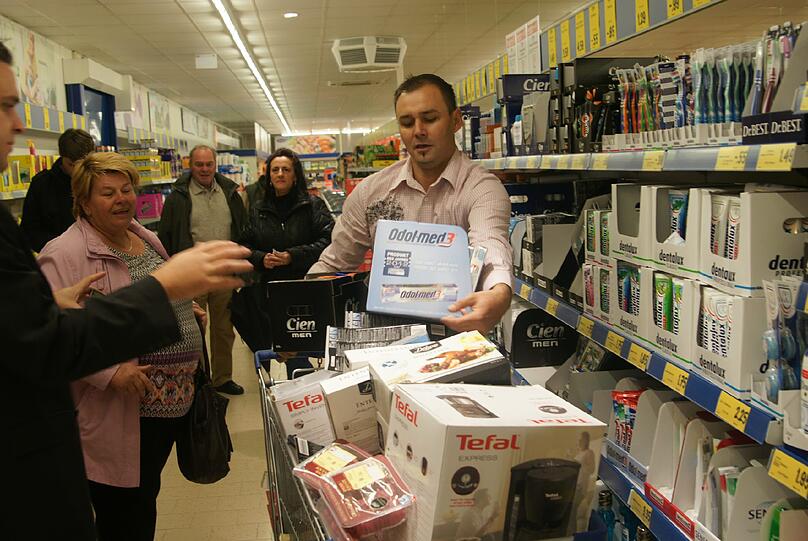 Einkaufen mal anders. Beim Speedshopping im Lidl dürfen sich fünf Münchner nach Lust und Laune bedienen - ohne dafür zu zahlen. Allerdings haben sie nur drei Minuten Zeit dafür. Die besten Bilder von einer rasanten Einkaufstour.
