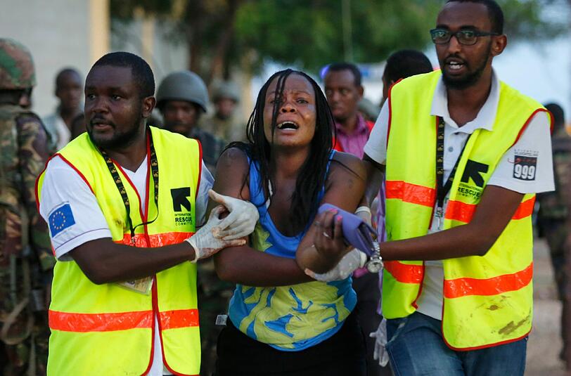 Die somalische Terrormiliz Al-Shabaab hatte am Donnerstag 148 Menschen in der Universität der Stadt Garissa getötet. Die meisten von ihnen waren christliche Studenten.