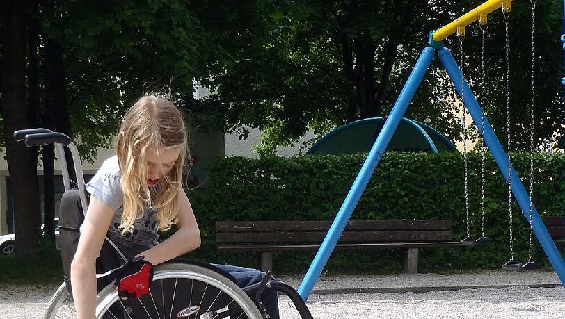 Ist der Spielplatz für Kinder im Rollstuhl geeignet? Ist der Spielplatz für Kinder im Rollstuhl geeignet?
