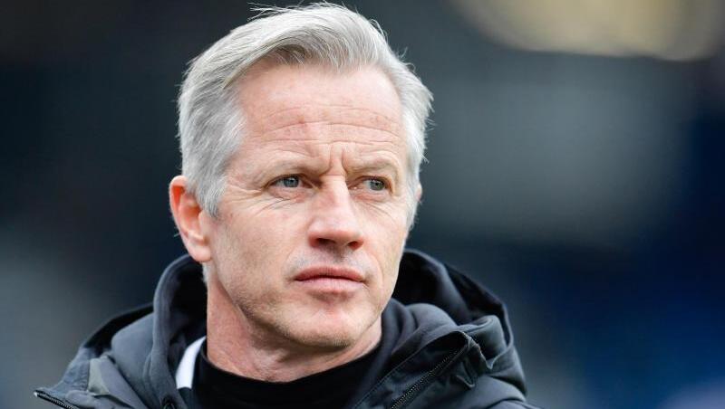 Ingolstadts Trainer Jens Keller kommt ins Stadion. Foto: Uwe Anspach/Archiv Ingolstadts Trainer Jens Keller kommt ins Stadion. Foto: Uwe Anspach/Archiv