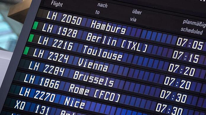Anzeigetafel am Flughafen München.