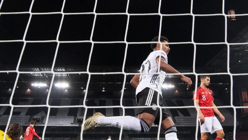 Deutschlands Serge Gnabry bejubelt sein Tor zum 3:3. Deutschlands Serge Gnabry bejubelt sein Tor zum 3:3.