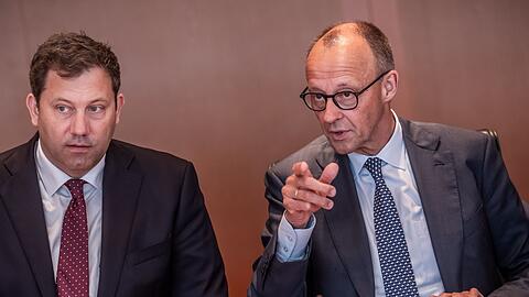 Bundeskanzler Friedrich Merz und Vizekanzler Lars Klingbeil wollen ein Reformpaket schn&uuml;ren. (Archivfoto)