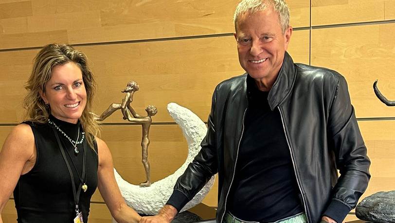Dream-Team: R&uuml;diger Lange und Ehefrau Thamara Barth vor deren Bronze-Skulpturen.