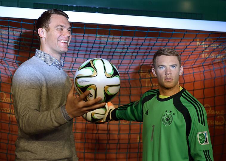 Hat am Montag in Berlin seine Wachsfigur getroffen: Welttorhüter Manuel Neuer.