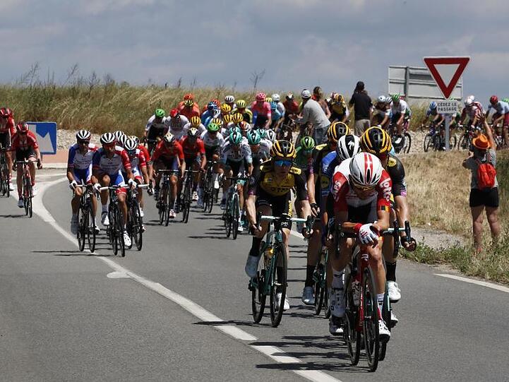 Das Feld auf der 10. Etappe der Tour de France.