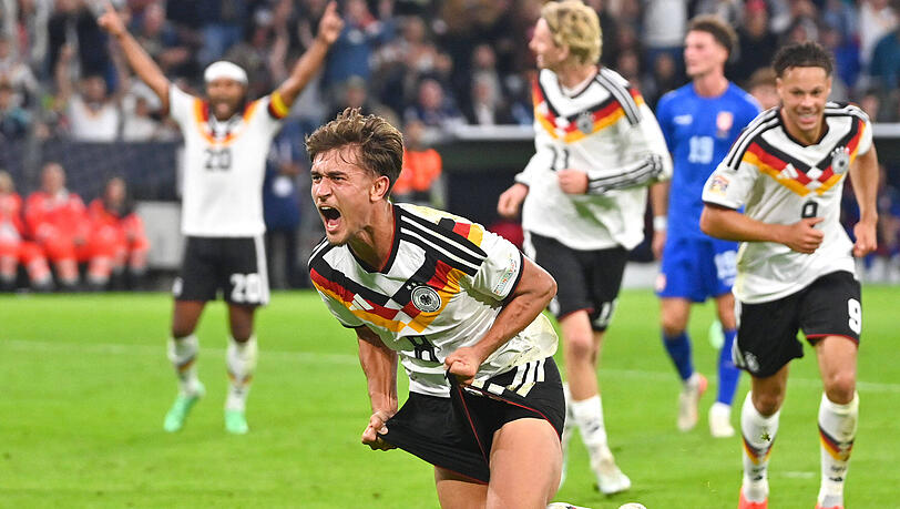Jubelte nach seinem Tor zum 1:0 gegen Serbien ausgelassen: Bayerns Tom Bischof. Jubelte nach seinem Tor zum 1:0 gegen Serbien ausgelassen: Bayerns Tom Bischof.