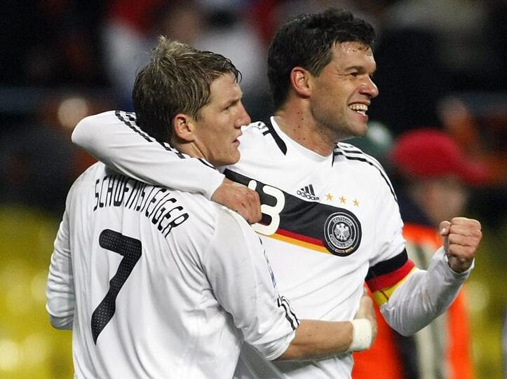 Bastian Schweinsteiger und Michael Ballack, der für die WM ausfällt.