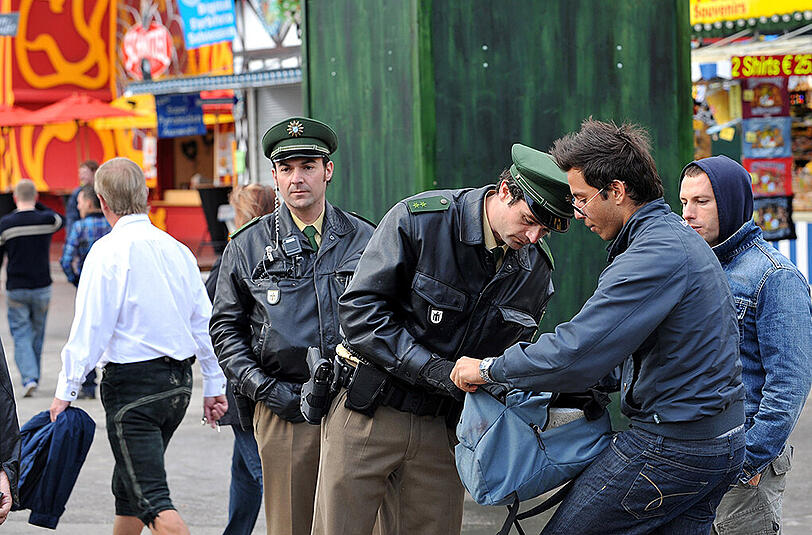 Heuer nicht mehr erlaubt: Rucksäcke auf dem Wiesn-Gelände. (Archivbild)