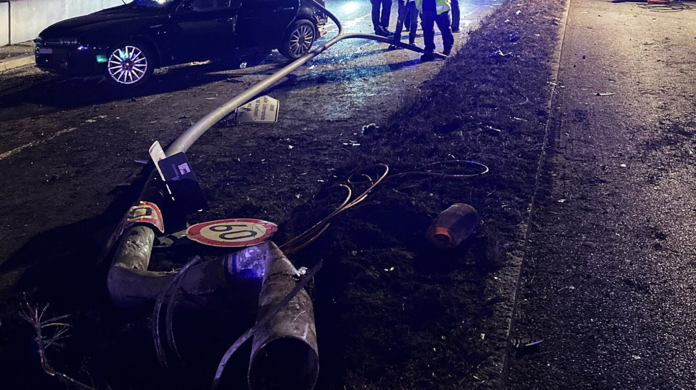 Der Fahrer eines Alfa Romeo wurde schwer verletzt.