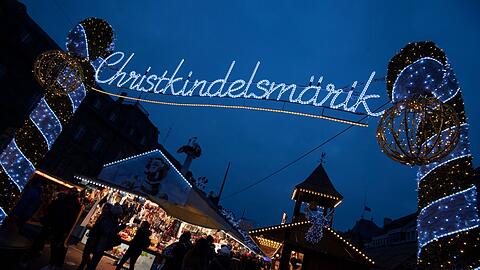 In der Elsassmetropole Stra&szlig;burg gibt es Streit um die Erneuerung des Eingangsbogens zum ber&uuml;hmten Weihnachtsmarkt (Archivbild).