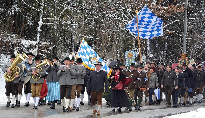 Im Jahr 1313 fand bei Gammelsdorf eine Schlacht zwischen den Habsburgern und Wittelsbachern um die Vorherrschaft in Bayern statt. Alljährlich treffen sich die Anhänger der Monarchie am ehemaligen Schlachtfeld.