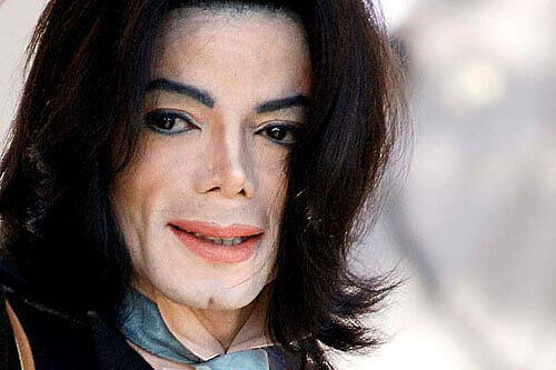 ...am Gesicht des späten Michael Jackson war kaum noch ein Bestandteil echt - egal ob Nase, Kinn, Augenbrauen oder Wangenknochen.