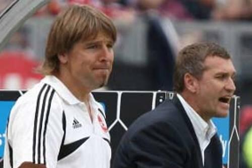 Nach der Pleite in Kaiserslautern  war Schluss: Michael oenning 8l.9 löste Thomas von Heesen ab.