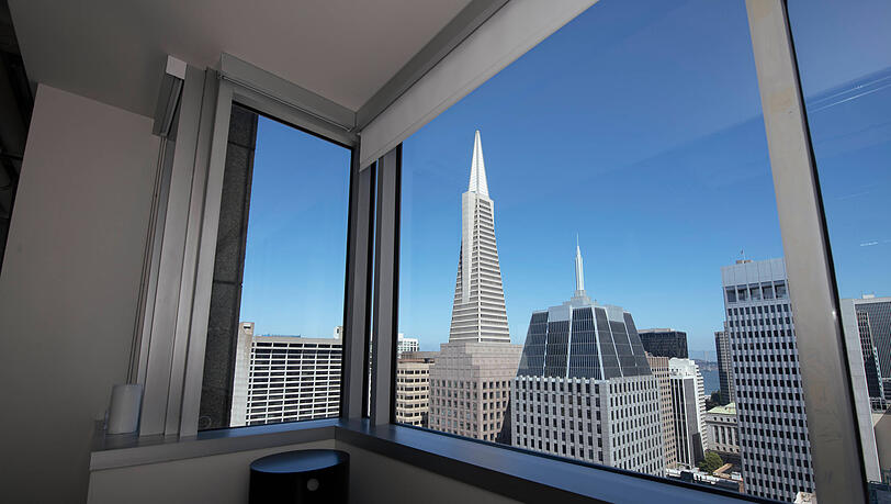 Die Spitze der Transamerica Pyramide, das Wahrzeichen von San Francisco: In dieses bekannte Gebäude hat eine bayerische Behörde, die das Innenministerium beaufsichtigt, deutsches Pensionsgeld von fast drei Millionen Versicherten gesteckt.