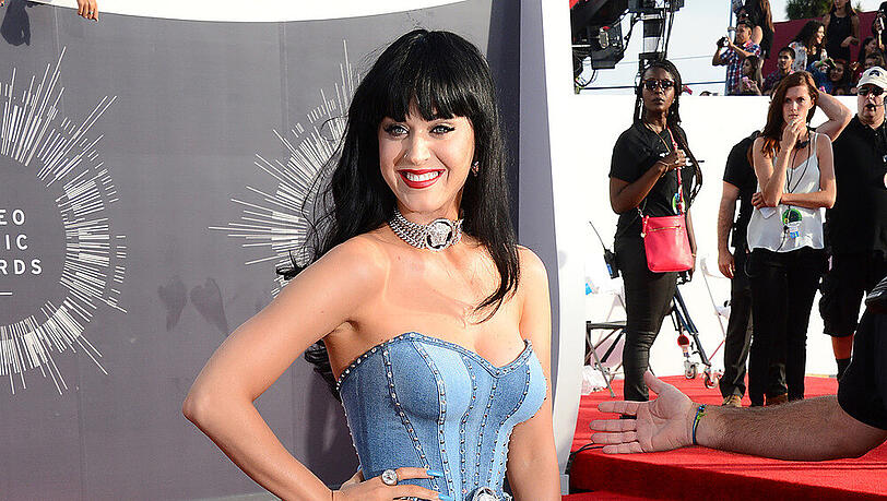 Sängerin Katy Perry zeigt dreisten Fotografen die Stirn Sängerin Katy Perry zeigt dreisten Fotografen die Stirn
