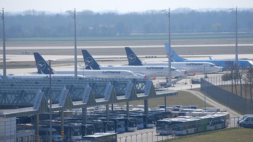 Zur Zeit ist der Flughafen zum großen Teil ein Parkplatz für Flieger.
