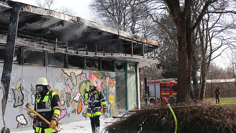 Die Löscharbeiten der Feuerwehr.