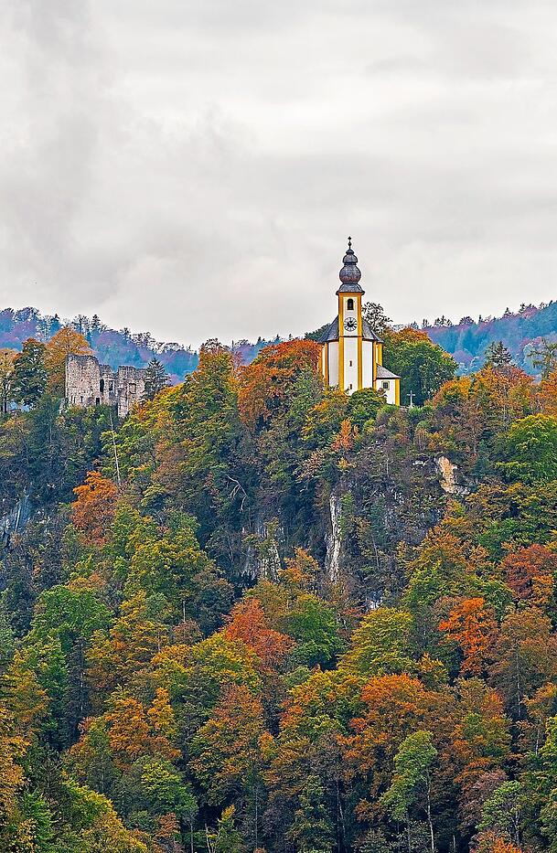 Der Pankrazberg mit Burgruine und Kirche. Der Pankrazberg mit Burgruine und Kirche.