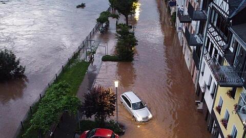 Die Mosel ist in der Ortschaft Zell über die Ufer getreten.