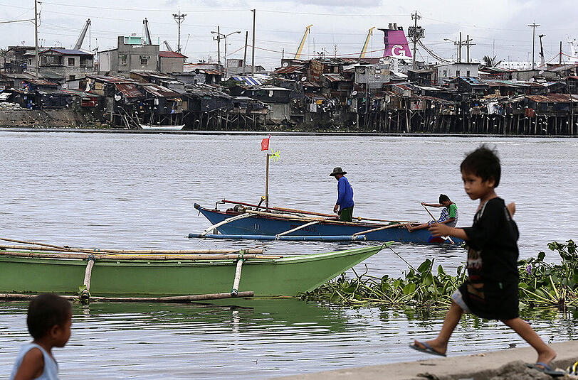 Zehntausende flüchten vor Taifun "Hagupit"
