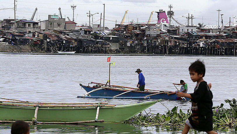 Zehntausende flüchten vor Taifun "Hagupit" Zehntausende flüchten vor Taifun "Hagupit"