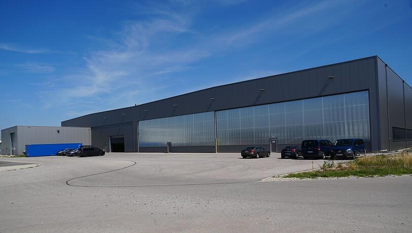 Nein, das hier ist nicht das Silicon Valley, es ist ein Lilium-Hangar an der Claude-Dornier-Straße in Weßling, 30 Kilometer westlich von München. Nein, das hier ist nicht das Silicon Valley, es ist ein Lilium-Hangar an der Claude-Dornier-Straße in Weßling, 30 Kilometer westlich von München.