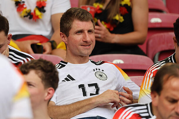 Simon Müller – der Bruder von Thomas Müller – während eines EM-Spiels im Jahr 2024. Simon Müller – der Bruder von Thomas Müller – während eines EM-Spiels im Jahr 2024.