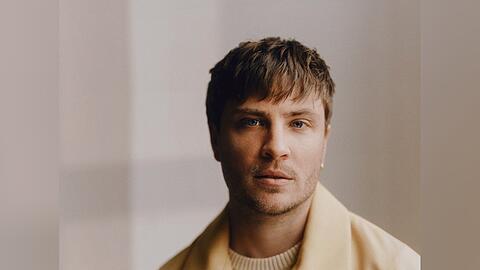 Jannik Sch&uuml;mann geh&ouml;rt zu den gefragtesten deutschen Schauspielern seiner Generation.