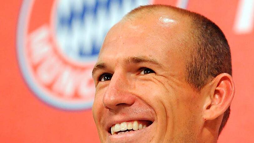 Arjen Robben ist sich seiner derzeitigen Topform bewusst - und auch der der Mannschaft. Dennoch drückt er vor dem Halbfinale gegen Gladbach auf die Euphorie-Bremse. Arjen Robben ist sich seiner derzeitigen Topform bewusst - und auch der der Mannschaft. Dennoch drückt er vor dem Halbfinale gegen Gladbach auf die Euphorie-Bremse.