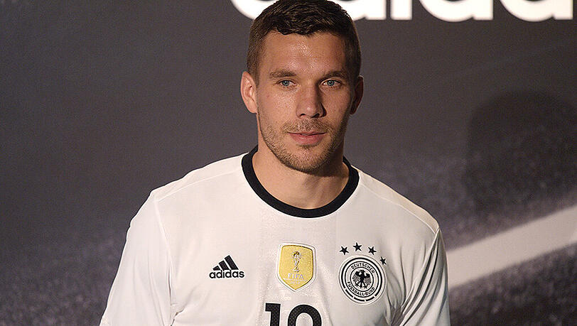 Am Montag wurde das neue DFB-Heimtrikot für die kommende EM in Frankreich präsentiert. Hier gibt's die Bilder aus Berlin. Am Montag wurde das neue DFB-Heimtrikot für die kommende EM in Frankreich präsentiert. Hier gibt's die Bilder aus Berlin.