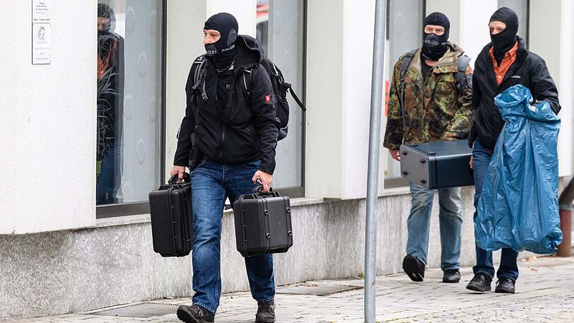 Geiselnahme beendet: Das SEK in Pfaffenhofen im Einsatz. Klicken Sie sich durch die Bilder!