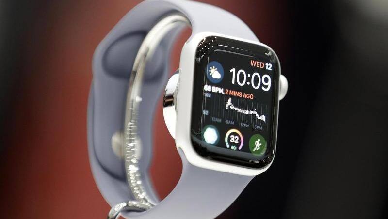 Künftig bekommt Apples Computer-Uhr einen eigenen App Store, und auf ihr laufende Anwendungen brauchen keinen Gegenpart auf dem iPhone mehr. Künftig bekommt Apples Computer-Uhr einen eigenen App Store, und auf ihr laufende Anwendungen brauchen keinen Gegenpart auf dem iPhone mehr.