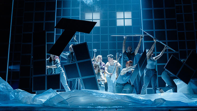 Ein Filmklassiker, der mit dem Hammer in die Gegenwart befördert wurde: "Ghost" im Deutschen Theater.