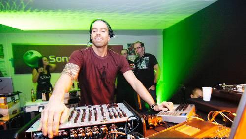 Kommt zu „Rave on Snow“ ins Salzburger Land: DJ Chris Liebing sorgt für die richtigen Beats. Kommt zu „Rave on Snow“ ins Salzburger Land: DJ Chris Liebing sorgt für die richtigen Beats.