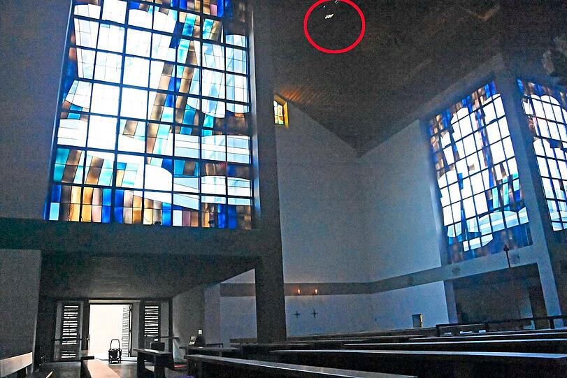 Am Samstag geriet ein Dachbereich der Kirche St. Helena in Untergiesing-Harlaching in Brand.