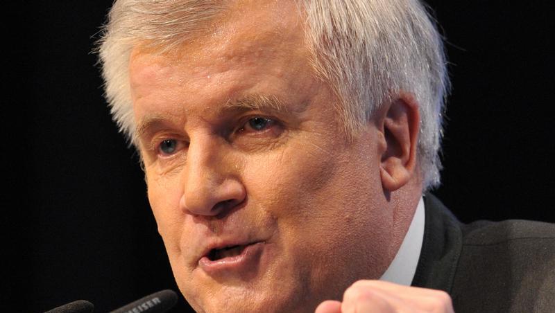 Horst Seehofer spricht auf der Landesversammlung der Jungen Union in München. Horst Seehofer spricht auf der Landesversammlung der Jungen Union in München.