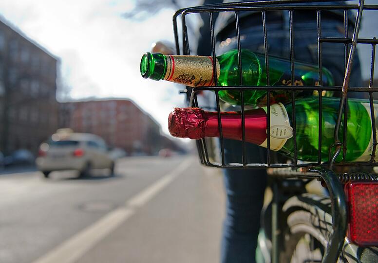 Nach dem Biergartenbesuch aufs Fahrrad steigen, ist derzeit sogar noch mit 1,59 Promille erlaubt.